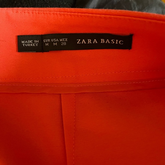 Short skirt with pockets, hot pink, front pleats - Picture 6 of 6